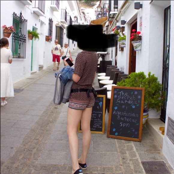 Sleeved romper - Picture 1 of 4